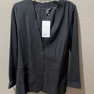 NWT Athleta Women Blazer size 10 
Black